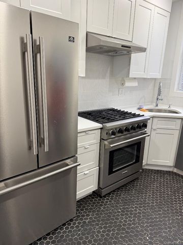 3939 Crescent Street, Long Island City, NY 11101