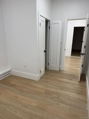 3939 Crescent Street, Long Island City, NY 11101