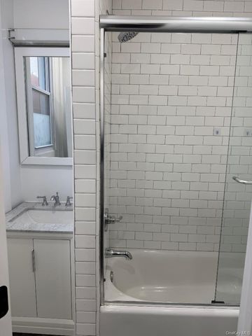 3939 Crescent Street, Long Island City, NY 11101