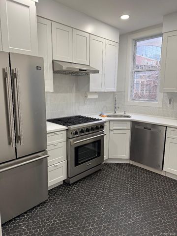 3939 Crescent Street, Long Island City, NY 11101