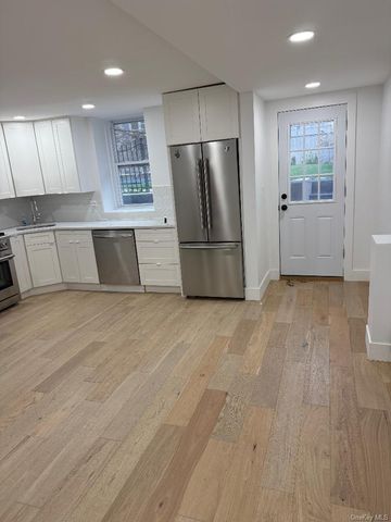 3939 Crescent Street, Long Island City, NY 11101