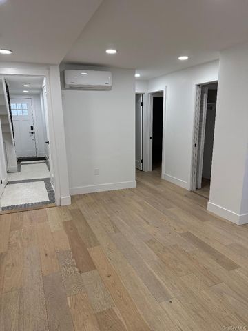 3939 Crescent Street, Long Island City, NY 11101