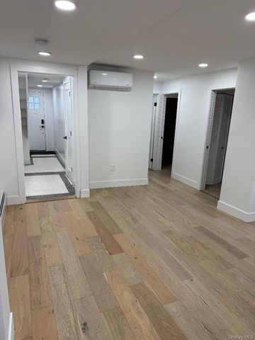 3939 Crescent Street, Long Island City, NY 11101