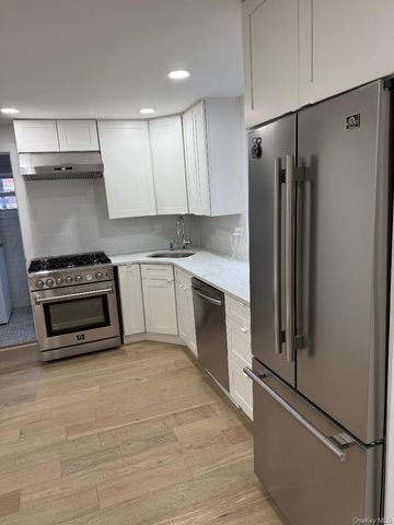 3939 Crescent Street, Long Island City, NY 11101