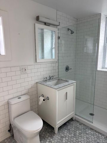 3939 Crescent Street, Long Island City, NY 11101