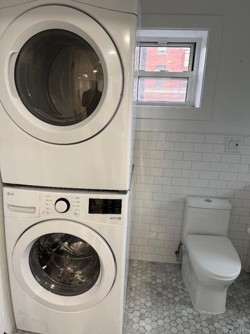 3939 Crescent Street, Long Island City, NY 11101