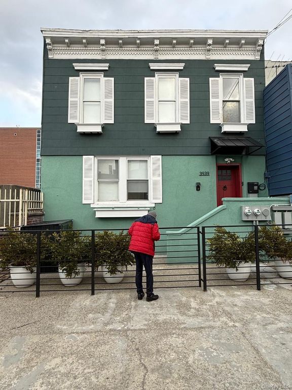 3939 Crescent Street, Long Island City, NY 11101