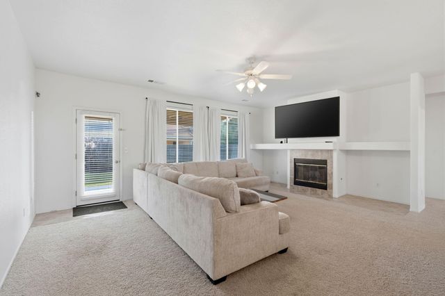 3917 E Stapp Court, Visalia, CA 93292