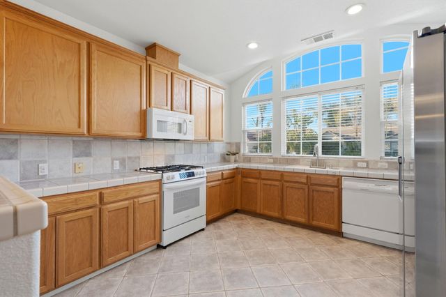 3917 E Stapp Court, Visalia, CA 93292