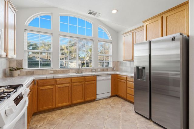 3917 E Stapp Court, Visalia, CA 93292