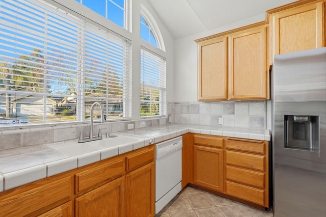 3917 E Stapp Court, Visalia, CA 93292