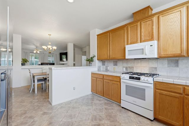 3917 E Stapp Court, Visalia, CA 93292