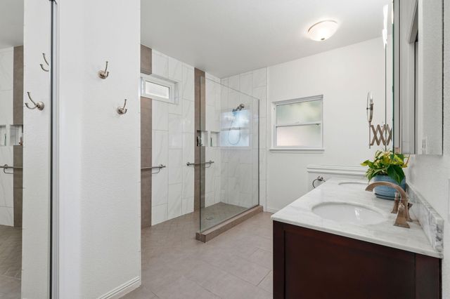 3917 E Stapp Court, Visalia, CA 93292