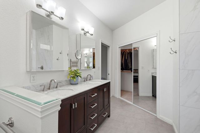 3917 E Stapp Court, Visalia, CA 93292