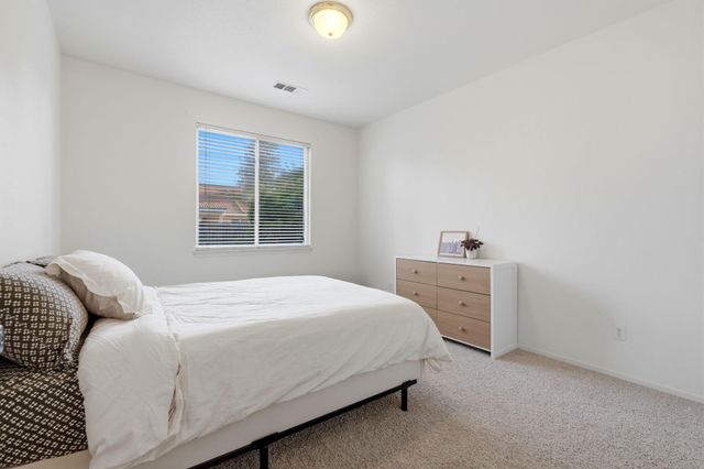 3917 E Stapp Court, Visalia, CA 93292