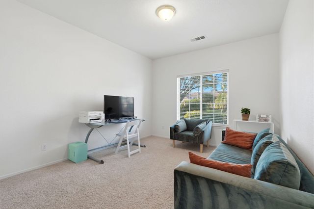 3917 E Stapp Court, Visalia, CA 93292