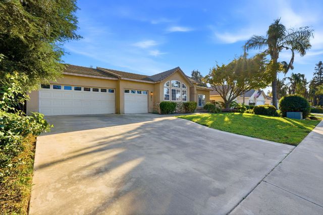 3917 E Stapp Court, Visalia, CA 93292