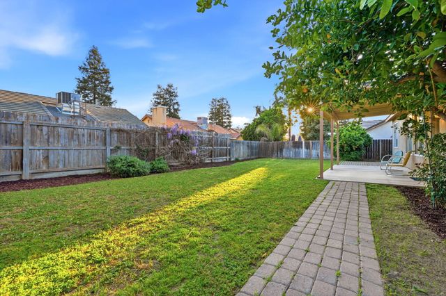 3917 E Stapp Court, Visalia, CA 93292