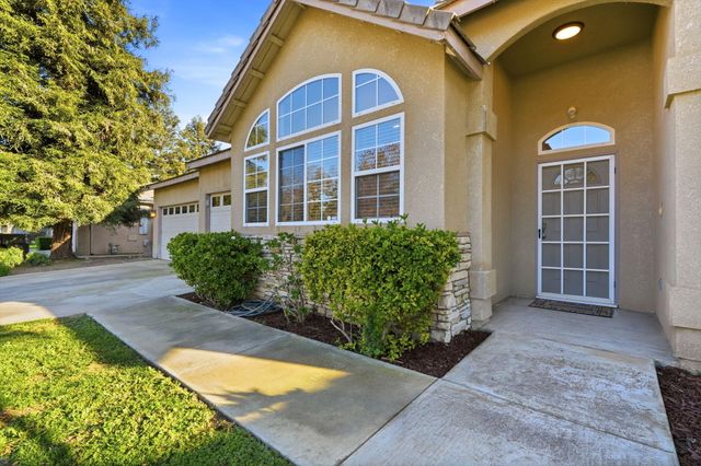 3917 E Stapp Court, Visalia, CA 93292