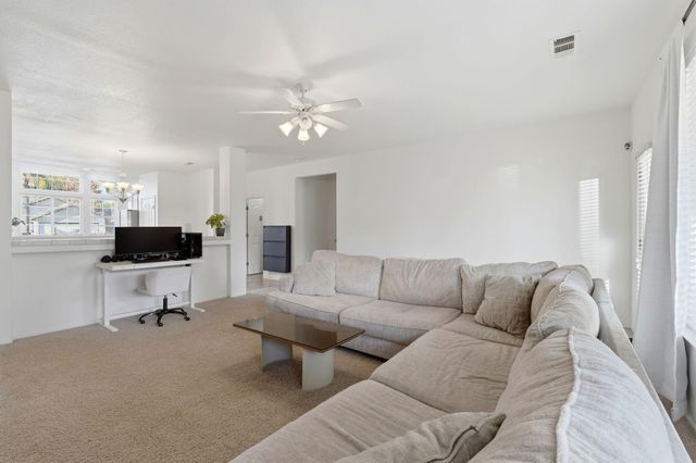 3917 E Stapp Court, Visalia, CA 93292