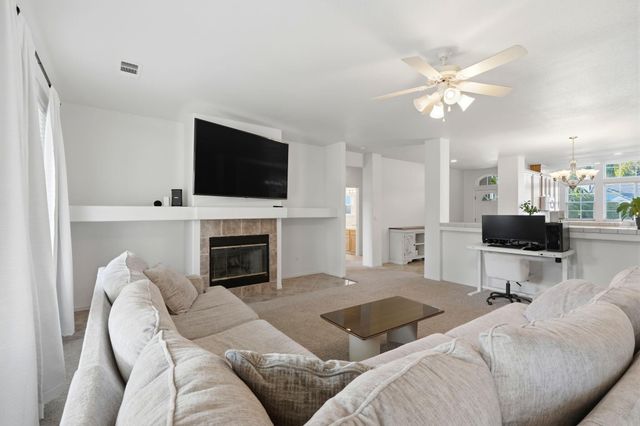 3917 E Stapp Court, Visalia, CA 93292