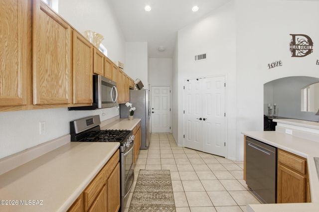 10605 E Heartleaf Willow Drive, Tucson, AZ 85747