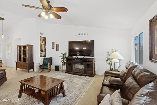 10605 E Heartleaf Willow Drive, Tucson, AZ 85747