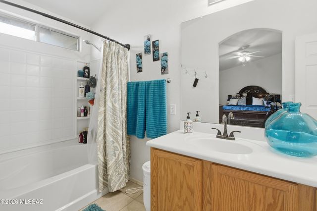 10605 E Heartleaf Willow Drive, Tucson, AZ 85747