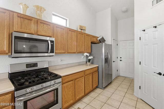 10605 E Heartleaf Willow Drive, Tucson, AZ 85747