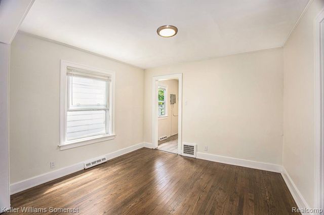 449 W Evelyn Avenue, Hazel Park, MI 48030
