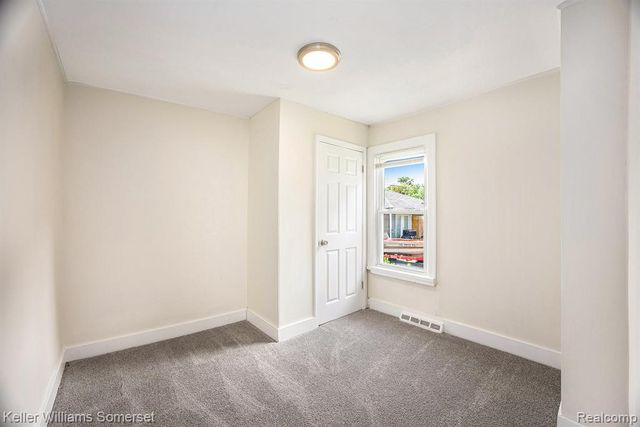 449 W Evelyn Avenue, Hazel Park, MI 48030