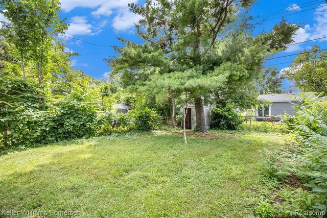 449 W Evelyn Avenue, Hazel Park, MI 48030