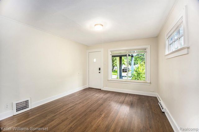 449 W Evelyn Avenue, Hazel Park, MI 48030