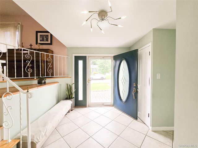 24 Edna Drive, Syosset, NY 11791