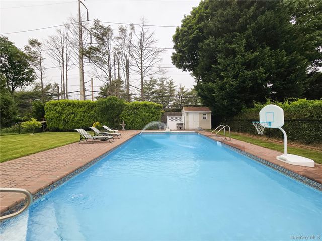 24 Edna Drive, Syosset, NY 11791