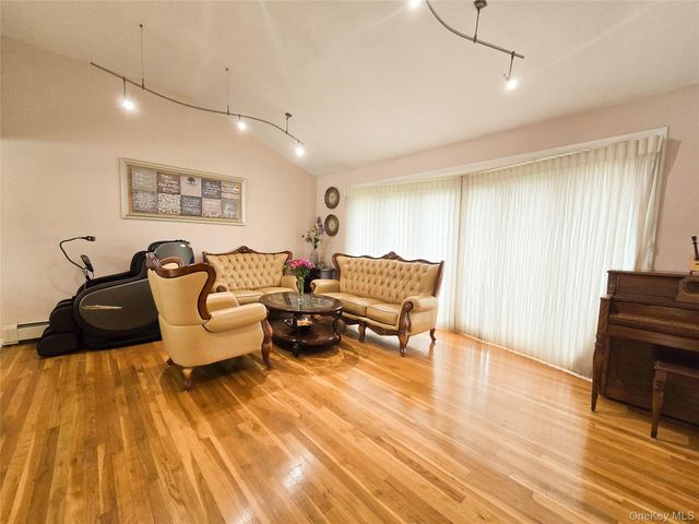 24 Edna Drive, Syosset, NY 11791