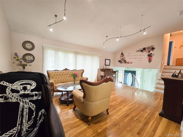 24 Edna Drive, Syosset, NY 11791