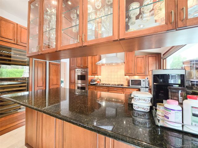 24 Edna Drive, Syosset, NY 11791