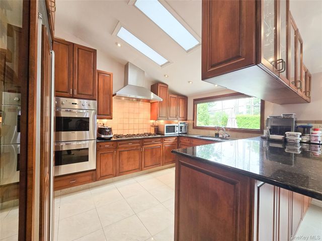 24 Edna Drive, Syosset, NY 11791