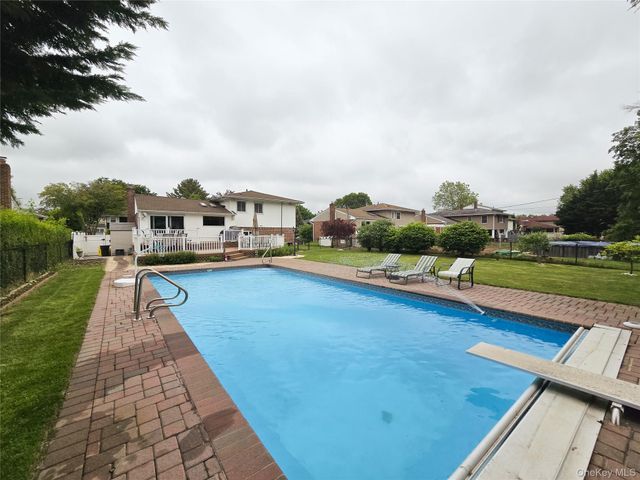 24 Edna Drive, Syosset, NY 11791