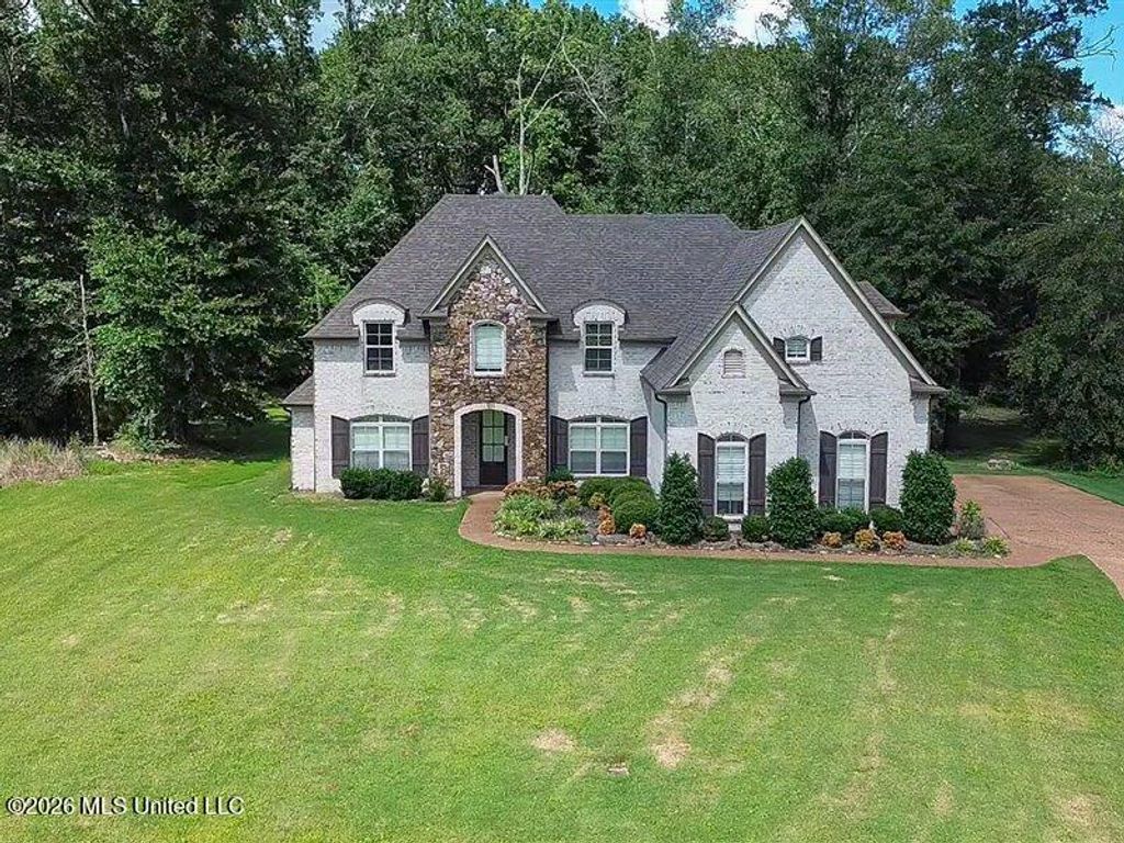 12902 Cotton Row Drive, Olive Branch, MS 38654