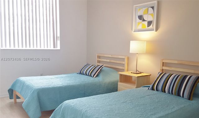 3215 NE 184 ST 14302, Aventura, FL 33160