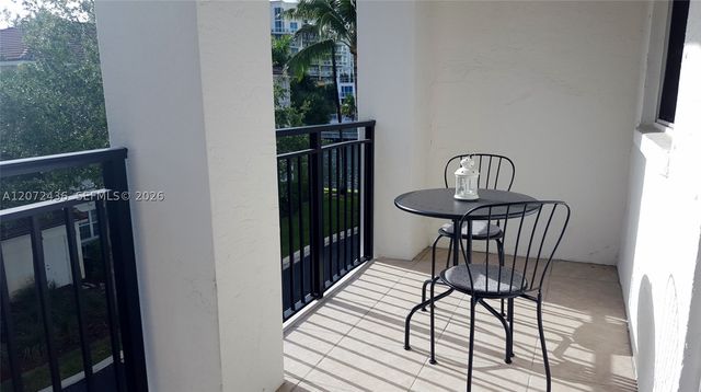 3215 NE 184 ST 14302, Aventura, FL 33160