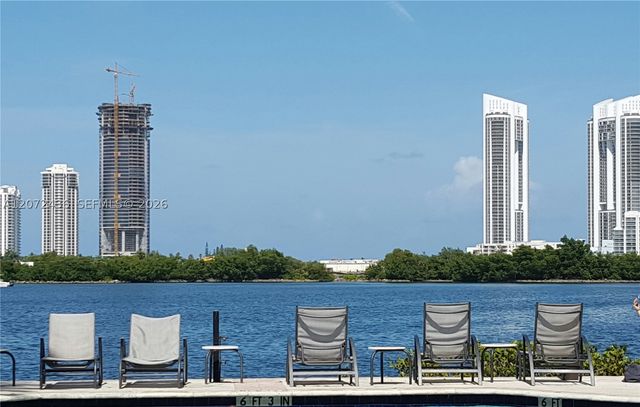 3215 NE 184 ST 14302, Aventura, FL 33160