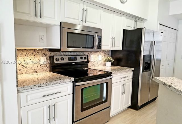 3215 NE 184 ST 14302, Aventura, FL 33160