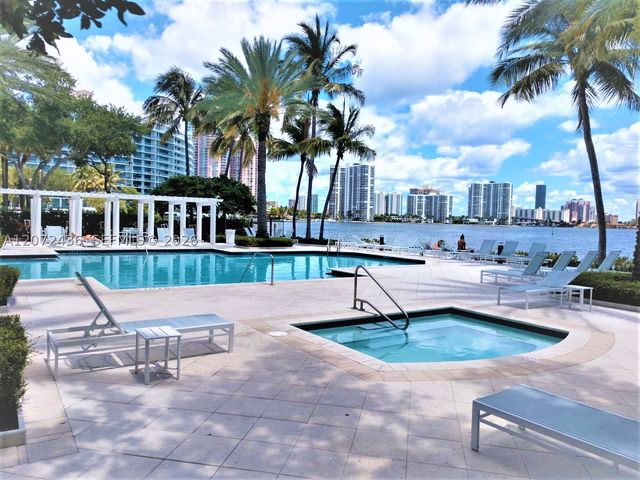 3215 NE 184 ST 14302, Aventura, FL 33160