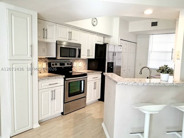 3215 NE 184 ST 14302, Aventura, FL 33160