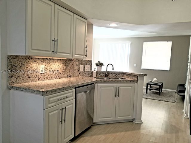 3215 NE 184 ST 14302, Aventura, FL 33160