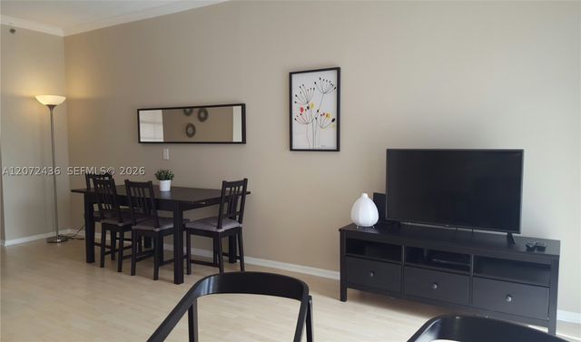 3215 NE 184 ST 14302, Aventura, FL 33160