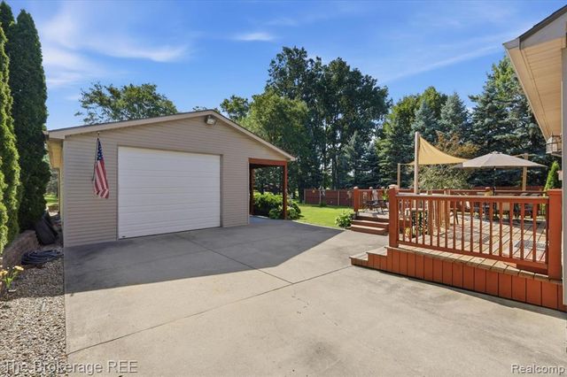 6057 Center Road, Grand Blanc, MI 48439